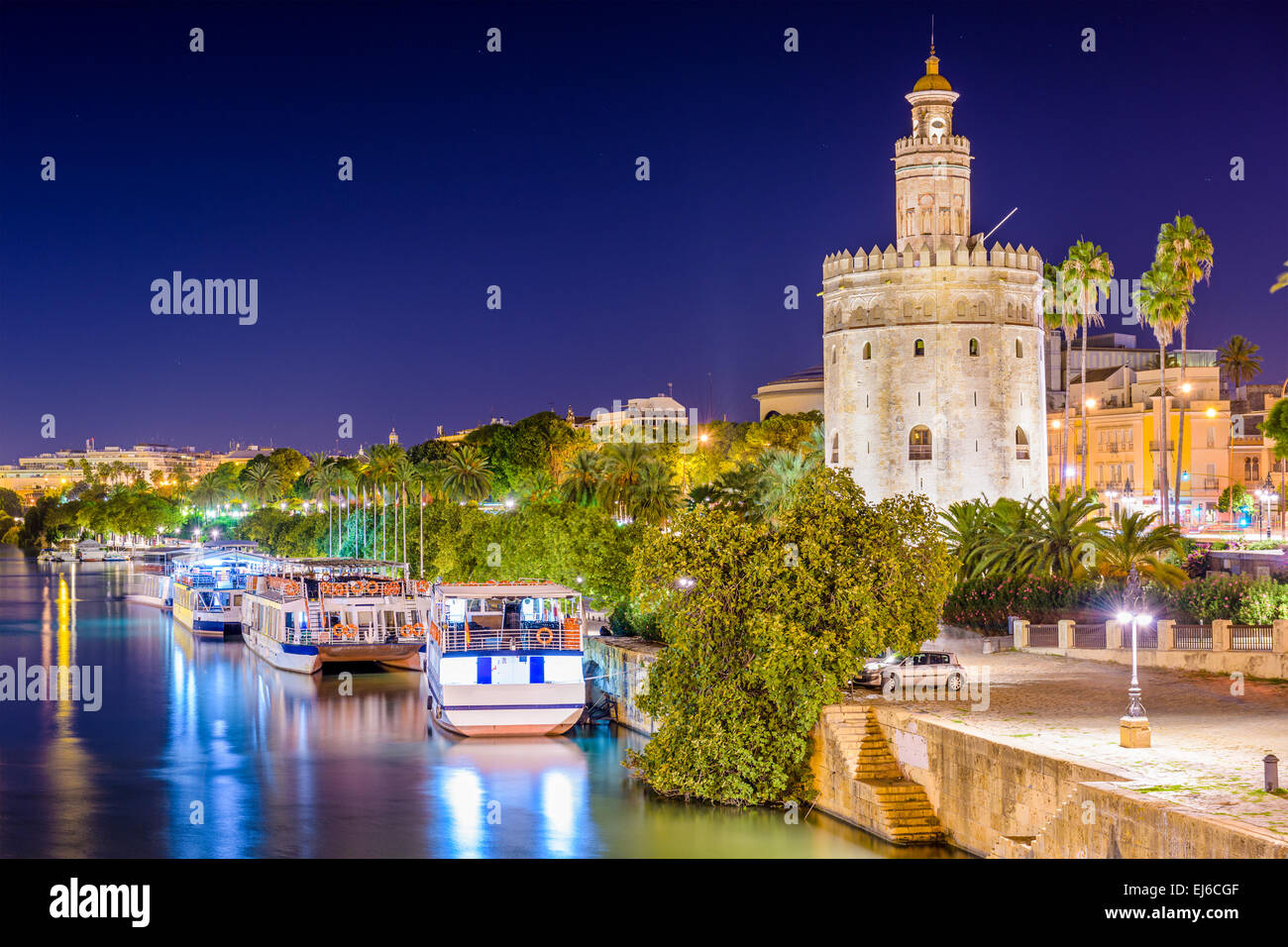 Séville, Espagne à la Torre del Oro sur le Guadalquivir. Banque D'Images