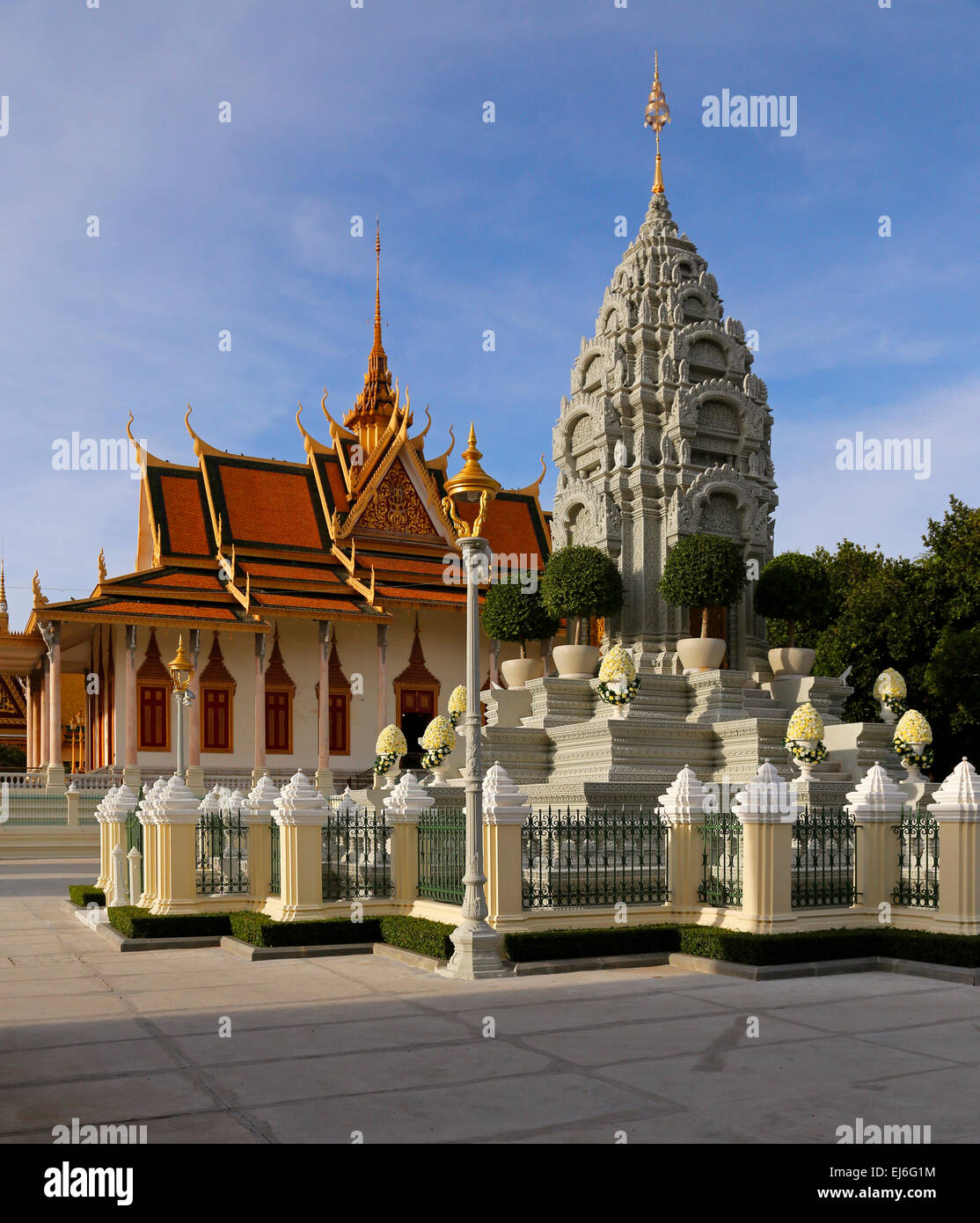Pagode d'argent et de Stupa, du Palais Royal, Phnom Penh, Cambodge Banque D'Images