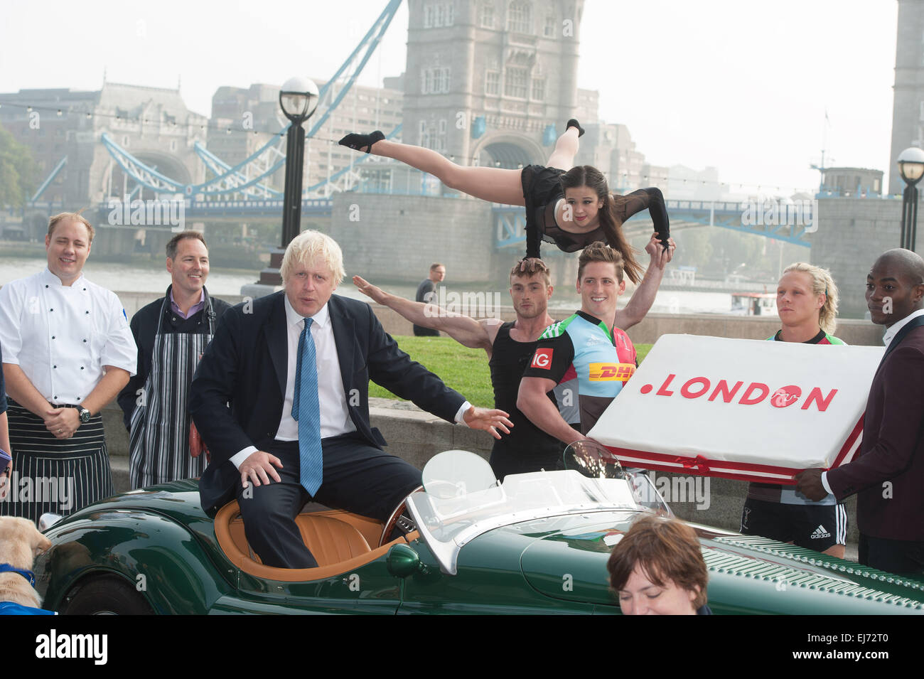 Maire de Londres, Boris Johnson, célèbre la forte demande pour le domaine de la capitale avec un appel nominal de 'Dot' londoniens à l'extérieur de l'Hôtel de Ville. Avec : Boris Johnson Où : London, Royaume-Uni Quand : 18 mai 2014 Banque D'Images