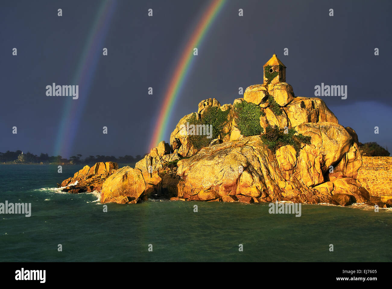 Chapelle rock, Port Blanc, Bretagne, France Banque D'Images