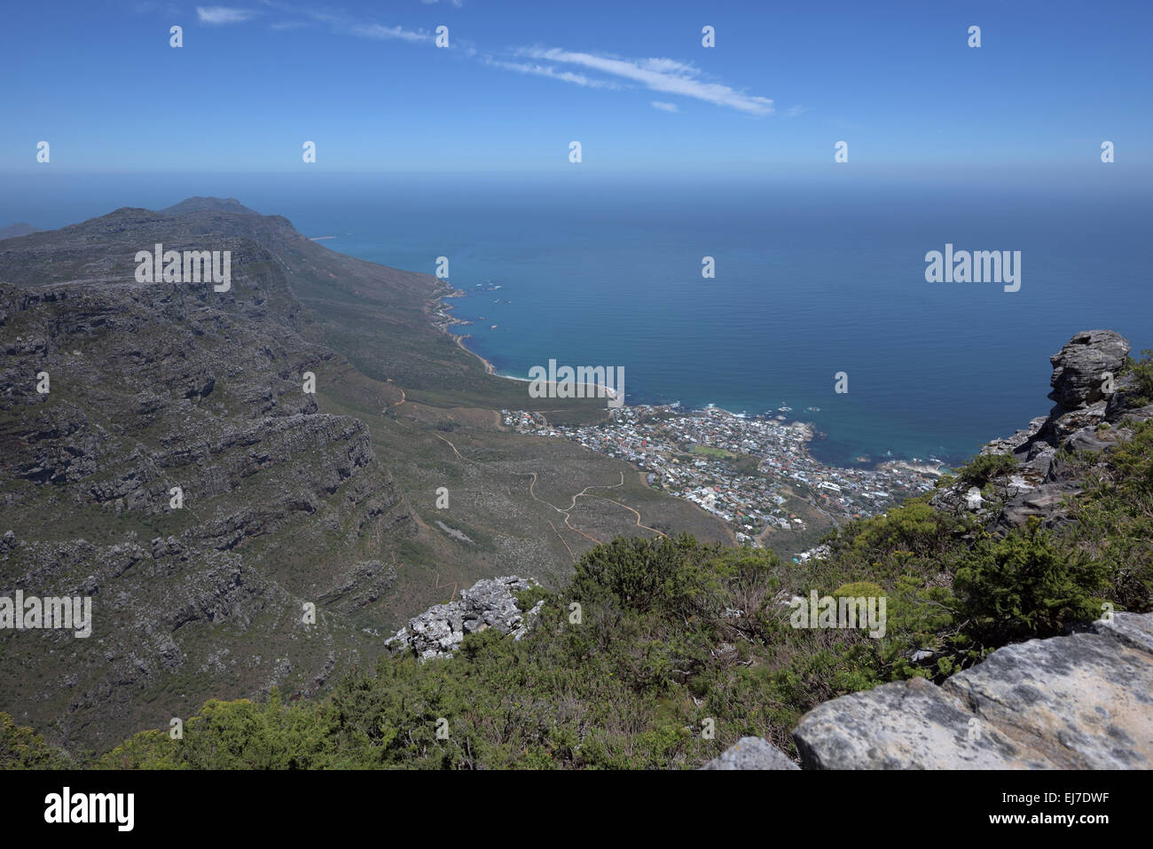 Vue de Camps Bay et environs à partir de la Table Mountain, Cape Town, Afrique du Sud Banque D'Images