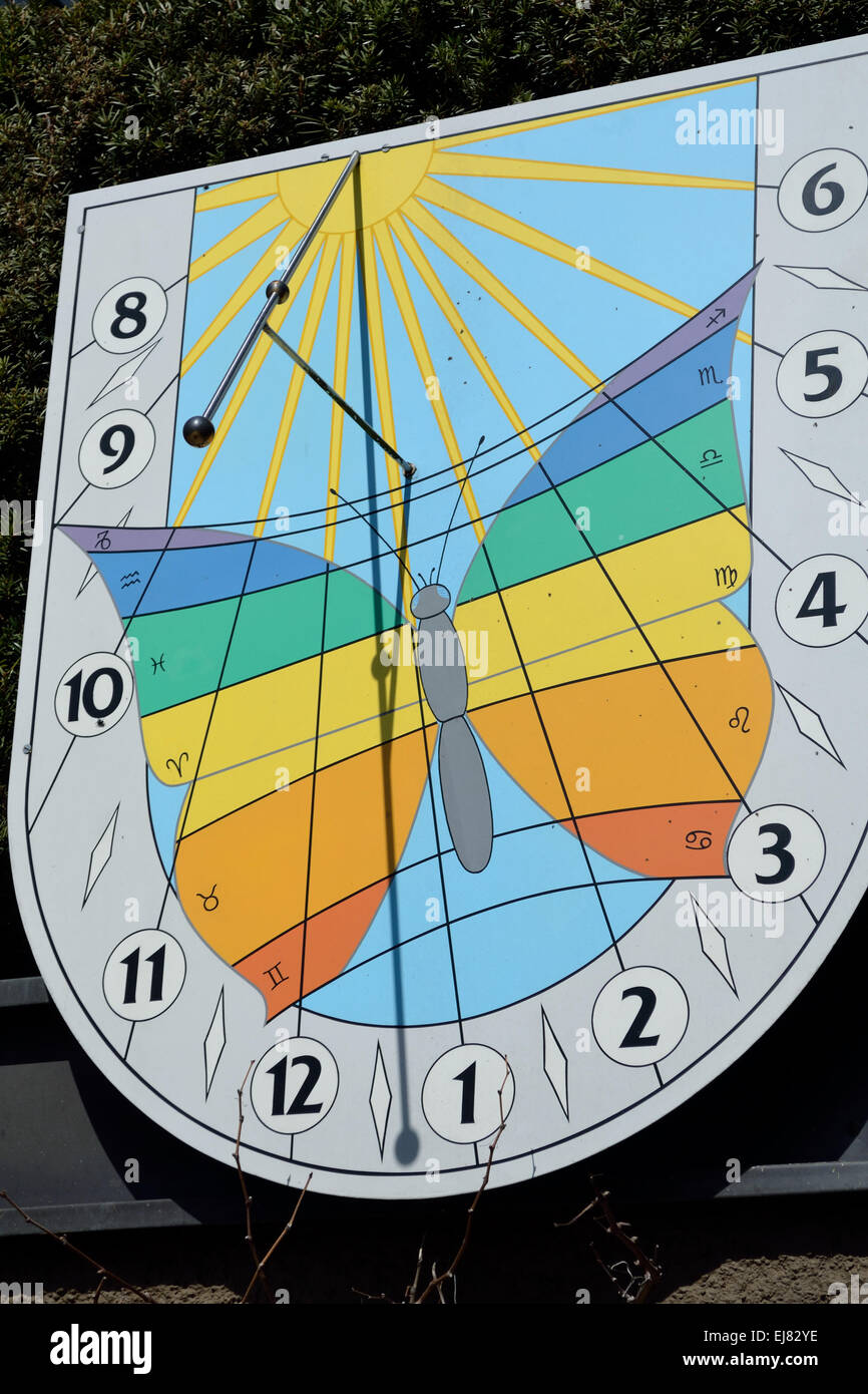 Cadran solaire indique le temps Banque D'Images