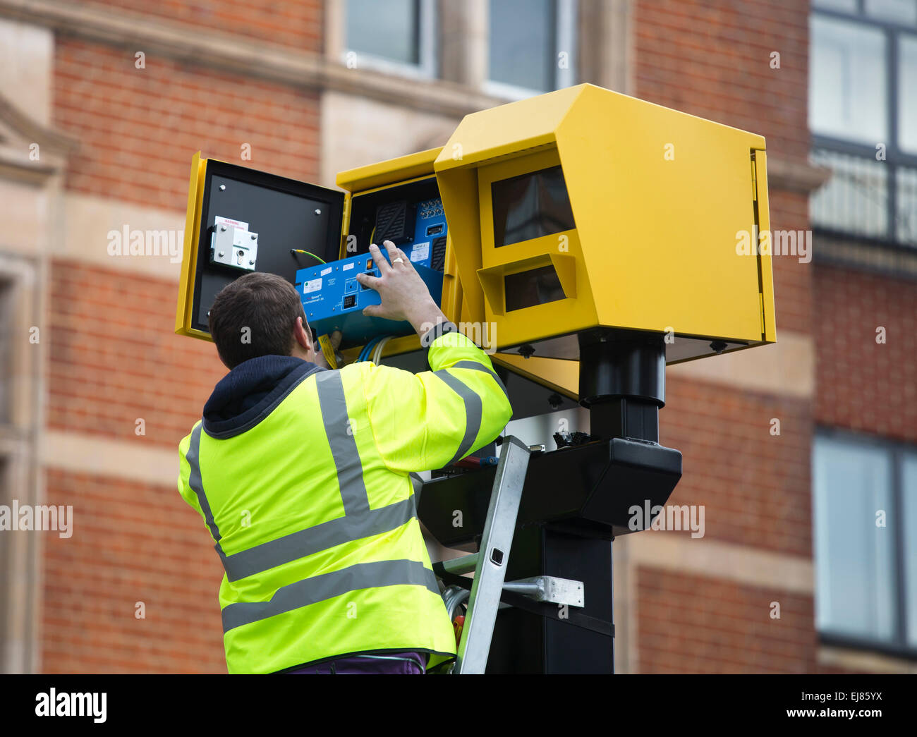 Appareil photo numérique de vitesse en cours d'installation Banque D'Images