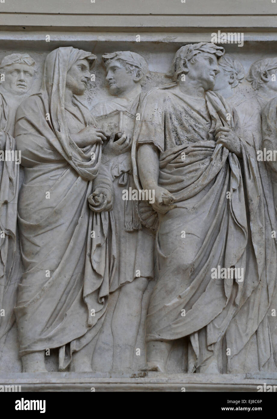L'Italie. Rome. Ara Pacis Augustae. Autel dédié à la Pax. 13-9 av. Frise de procession. Banque D'Images