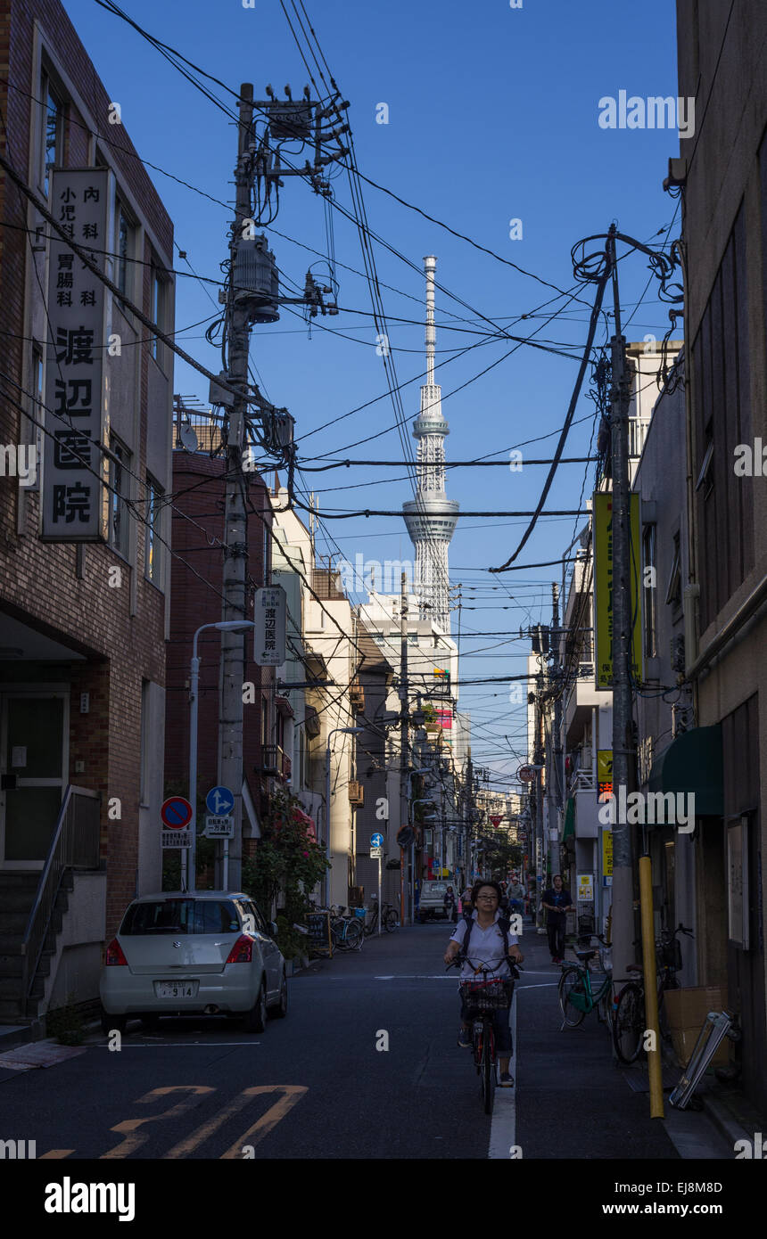 Vue de Kappabashi vers Skytree, Tokyo, Japon Banque D'Images