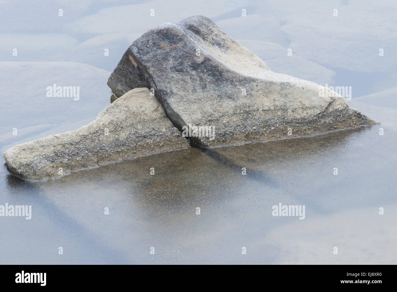 Les pierres dans un lac, montagne Kebnekaise, Laponie Banque D'Images