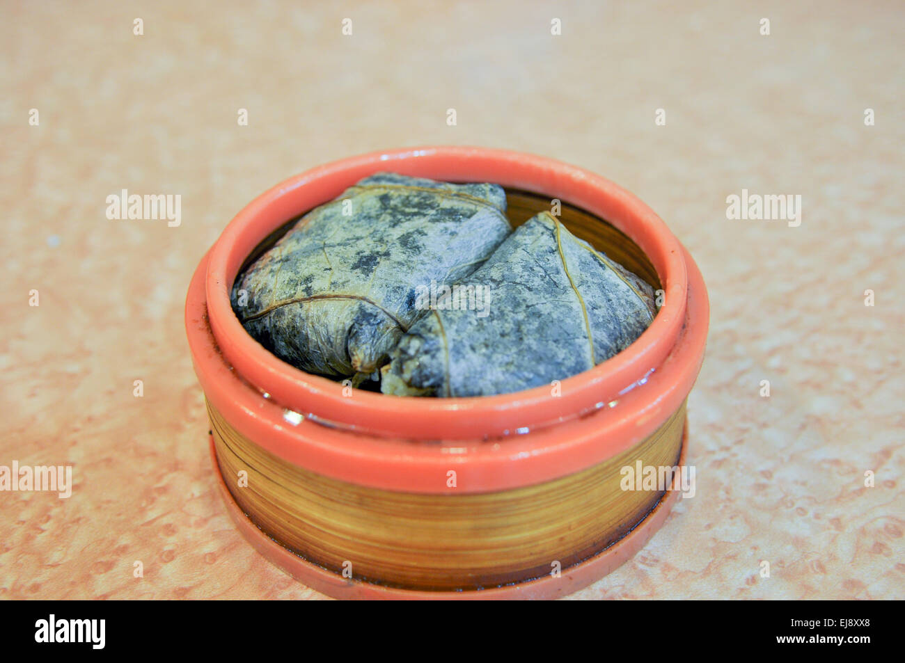 Le Zongzi - traditional Chinese dish with rice Banque D'Images