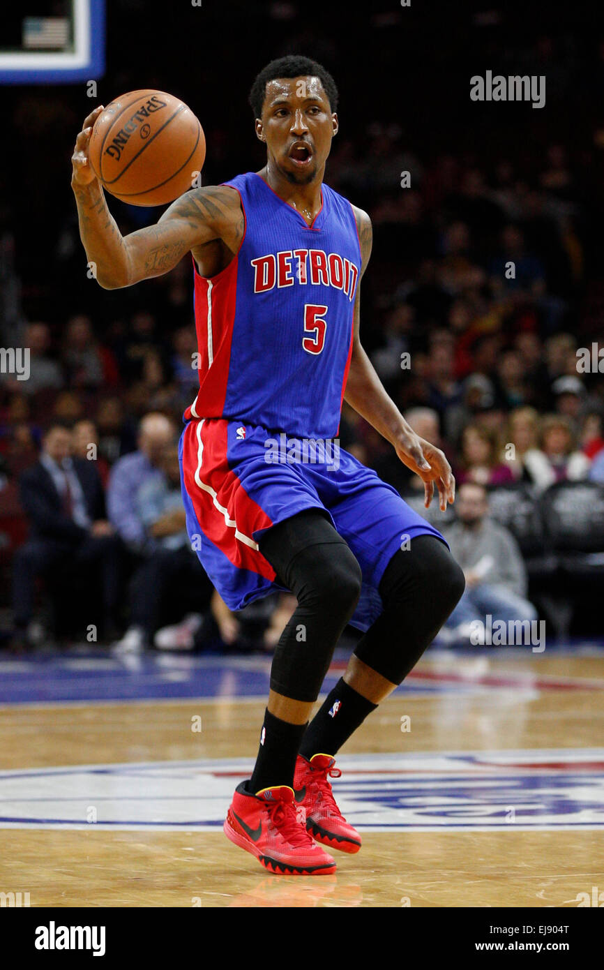 18 mars 2015 : Detroit Pistons guard Kentavious Caldwell-Pope (5) en action au cours de la NBA match entre les Detroit pistons et les Philadelphia 76ers au Wells Fargo Center de Philadelphie, Pennsylvanie. Les Philadelphia 76ers a gagné 94-83. Banque D'Images