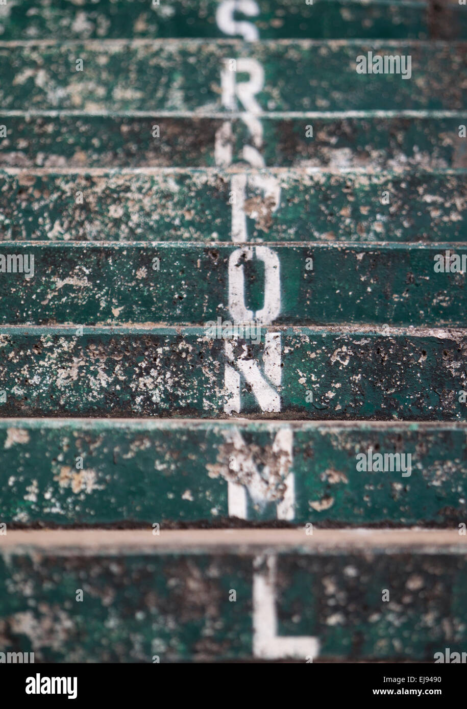 Lettres de l'alphabet sur les mesures à un terrain de baseball Banque D'Images