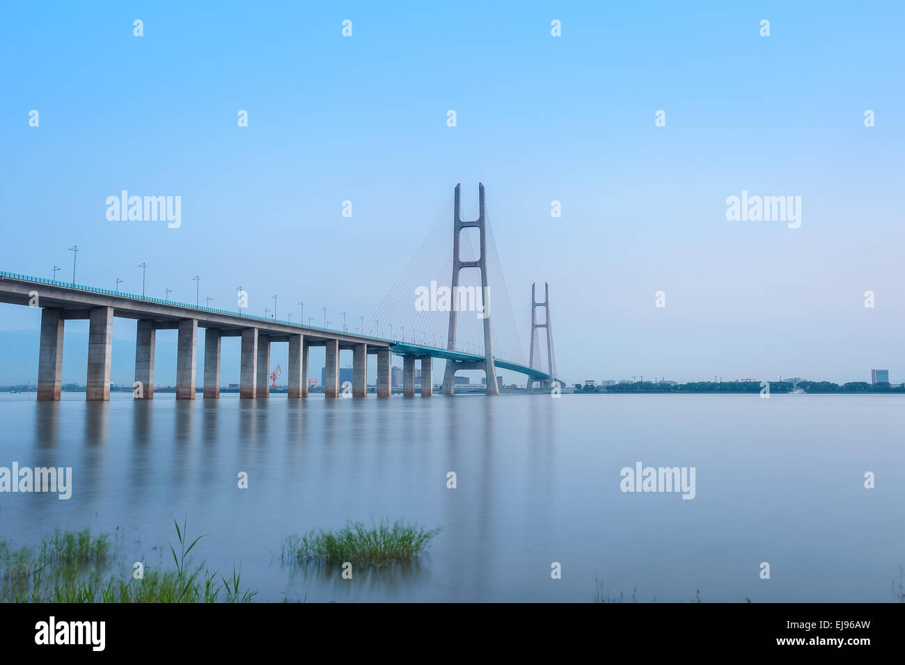 Pont à haubans et Yangtze River Banque D'Images