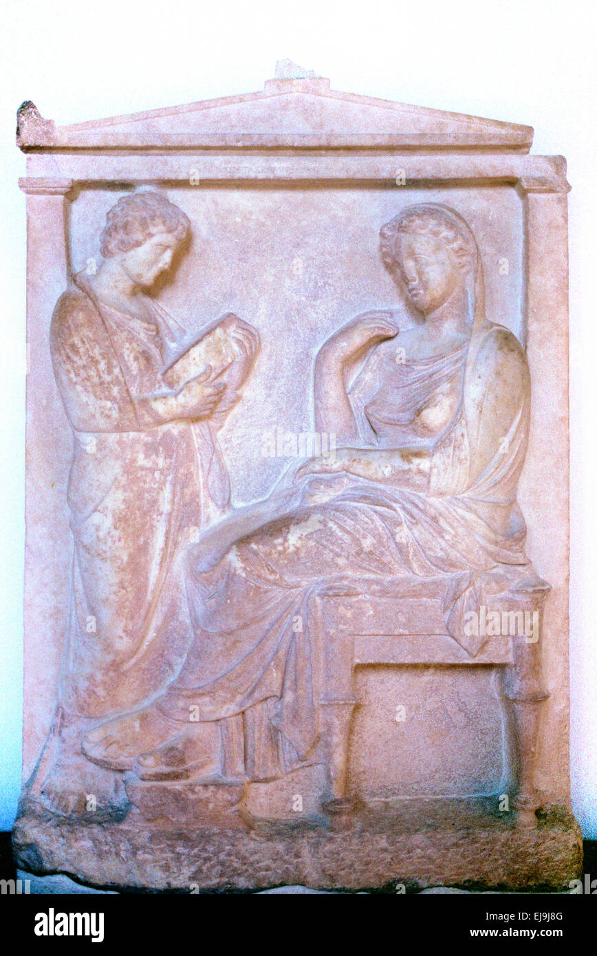 Tombe Pierre Tombale Stèle funéraire ou de Krito & Timarista c 5 BC du Musée Archéologique de Rhodes Grèce Banque D'Images