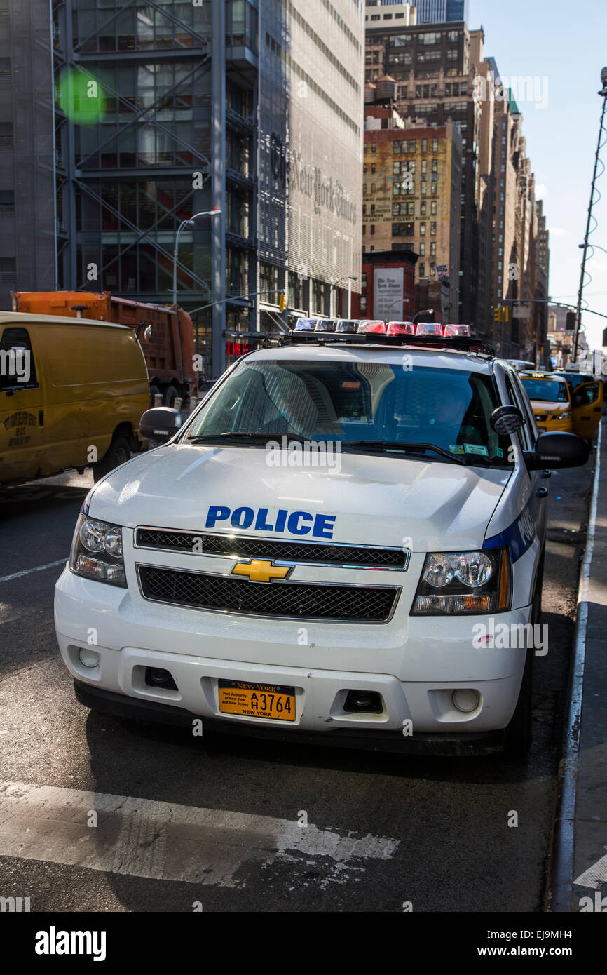 Voiture de police, la Huitième Avenue, Manhattan, New York, USA Banque D'Images