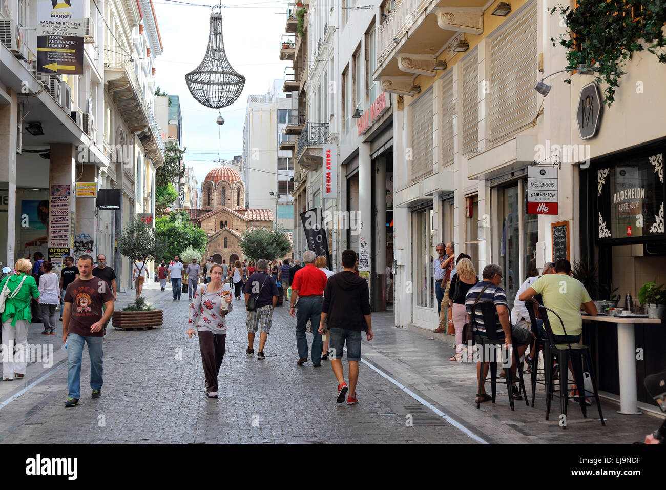 La rue Ermou à Athènes Grèce Photo Stock Alamy
