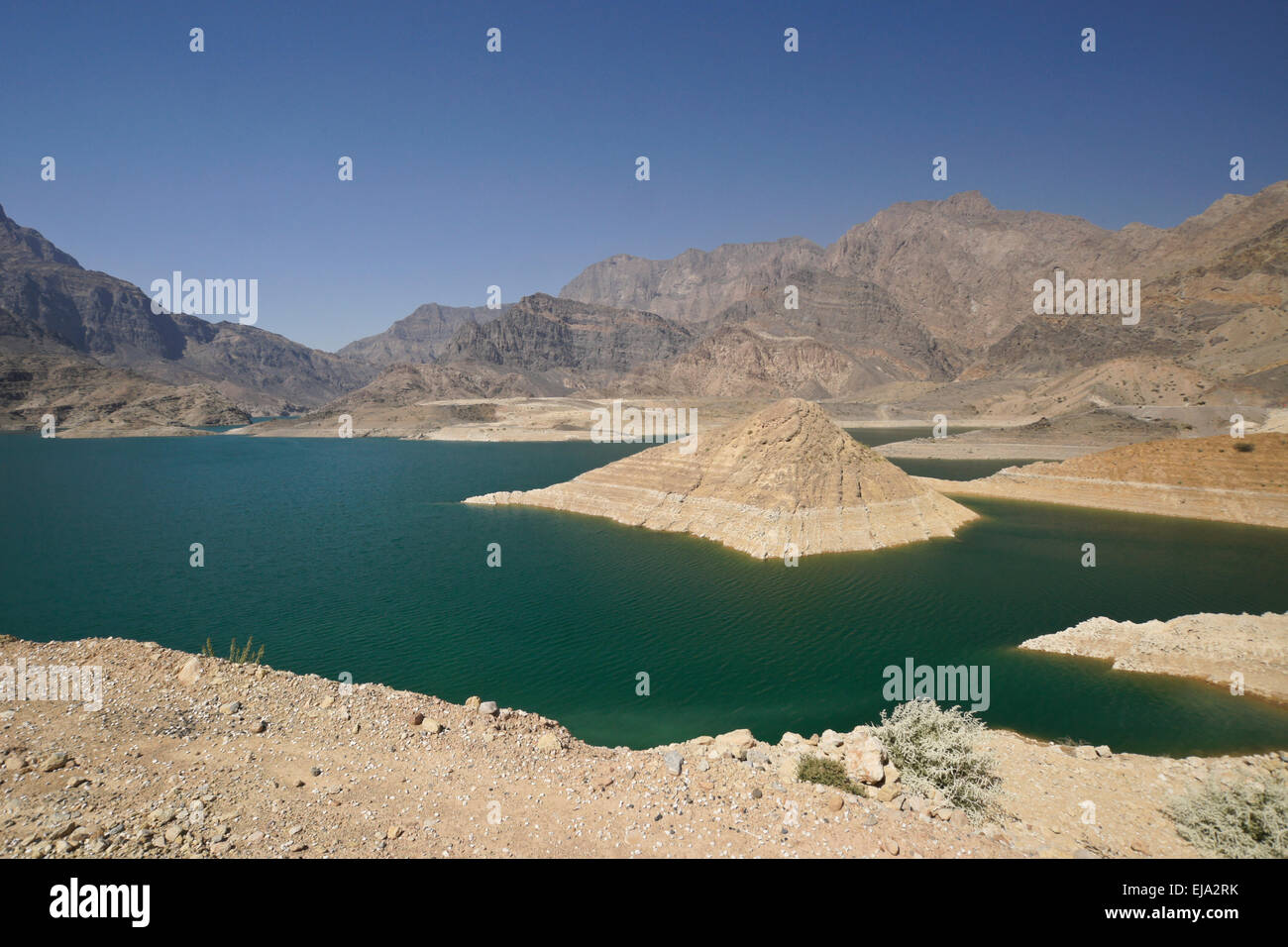 Wadi Dayqah réservoir derrière un barrage, Oman Banque D'Images