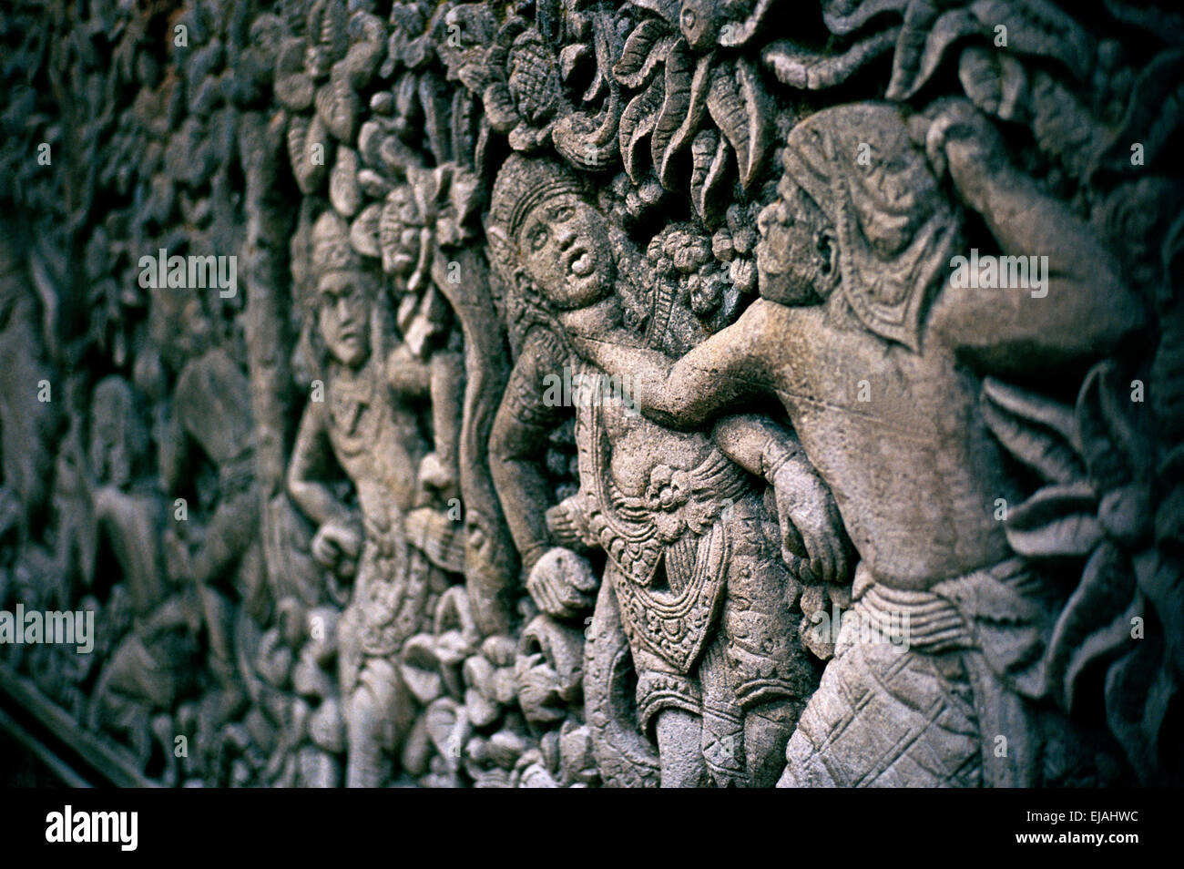 Dans la forêt des singes à Ubud à Bali en Indonésie en Asie du sud-est. Art Sculpture Sculpture religieuse du Temple Historique Historique de voyage historique Banque D'Images