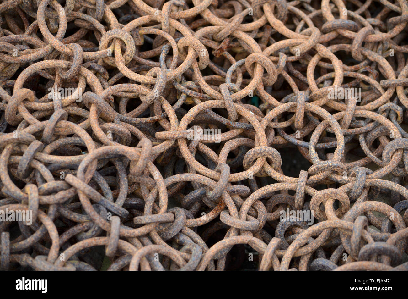 L'équipement de pêche dans le port de Bristol, Cumbria, Angleterre. Anneaux d'acier. Banque D'Images