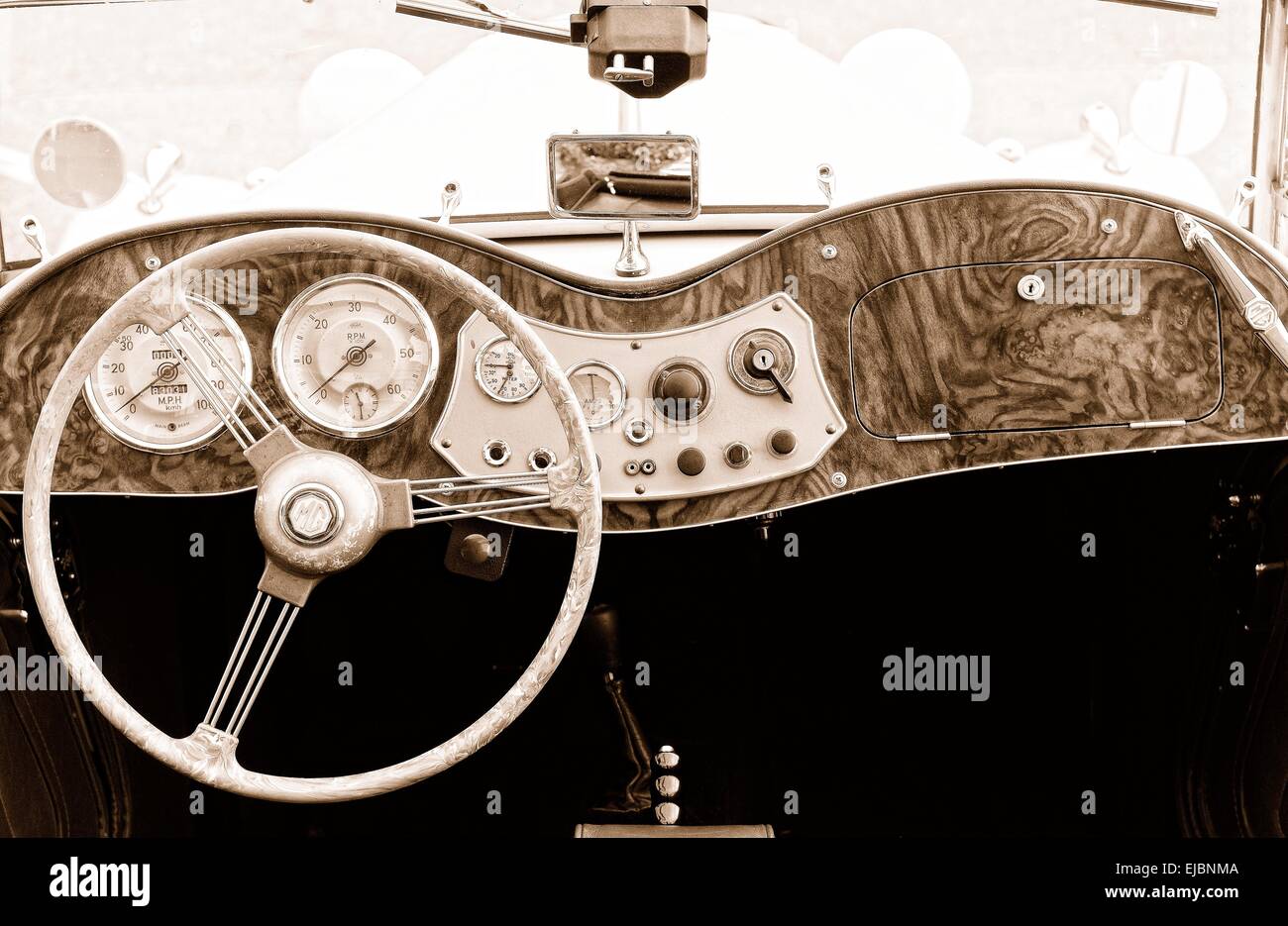 Tableau de bord de voiture Vintage sepia MG Banque D'Images