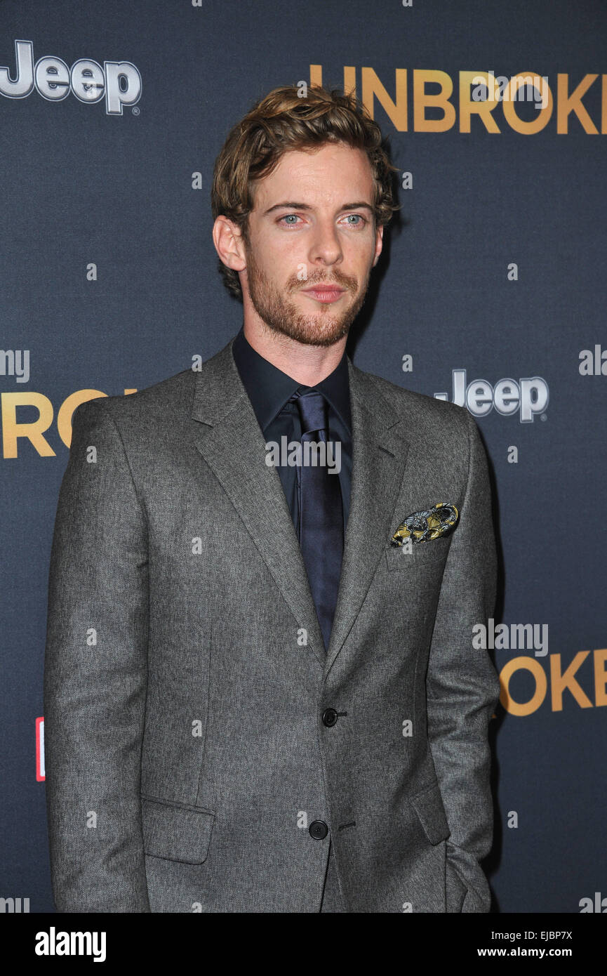 LOS ANGELES, CA - 15 décembre 2014 : Luke Treadaway au Los Angeles première de son film "Unbroken" au Kodak Theater, Hollywood. Banque D'Images