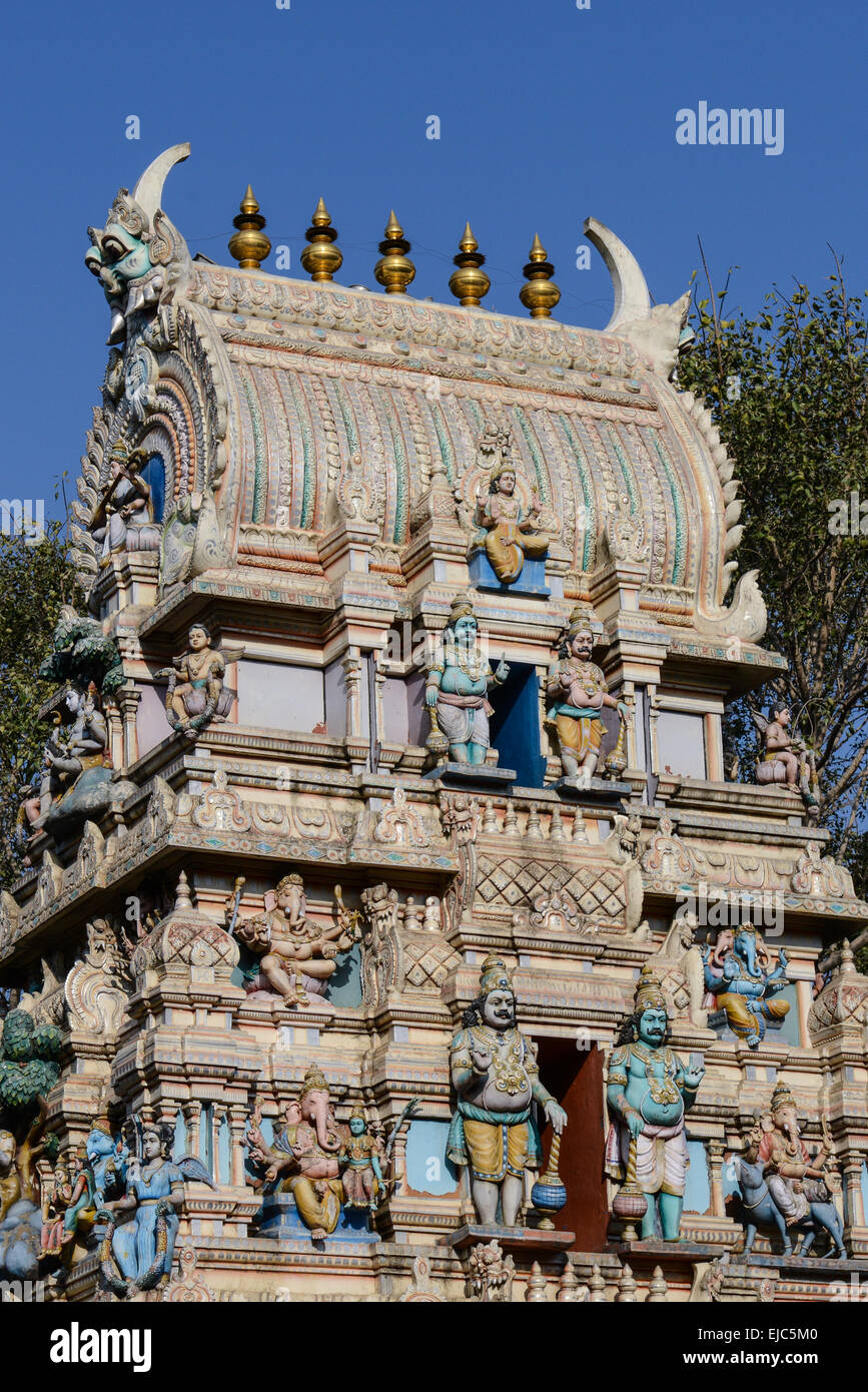 Temple indien avec des arbres en arrière-plan Banque D'Images