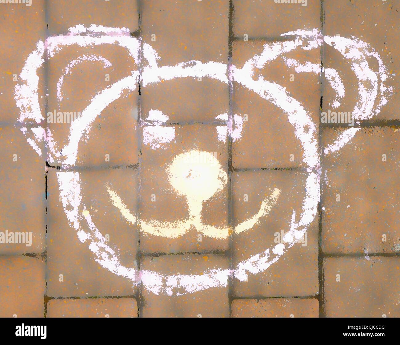 Les enfants font face à l'ours Banque D'Images