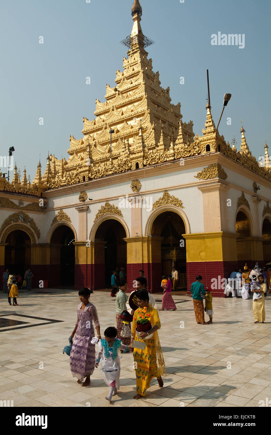 Temple Mahamuni est un important lieu de pèlerinage de Mandalay, Birmanie. Banque D'Images