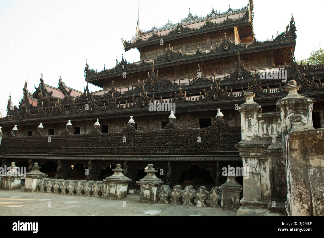 Monastère Shwenandaw Kyang, parfois appelé le 'Teak Temple' ou 'Golden Palace' Banque D'Images