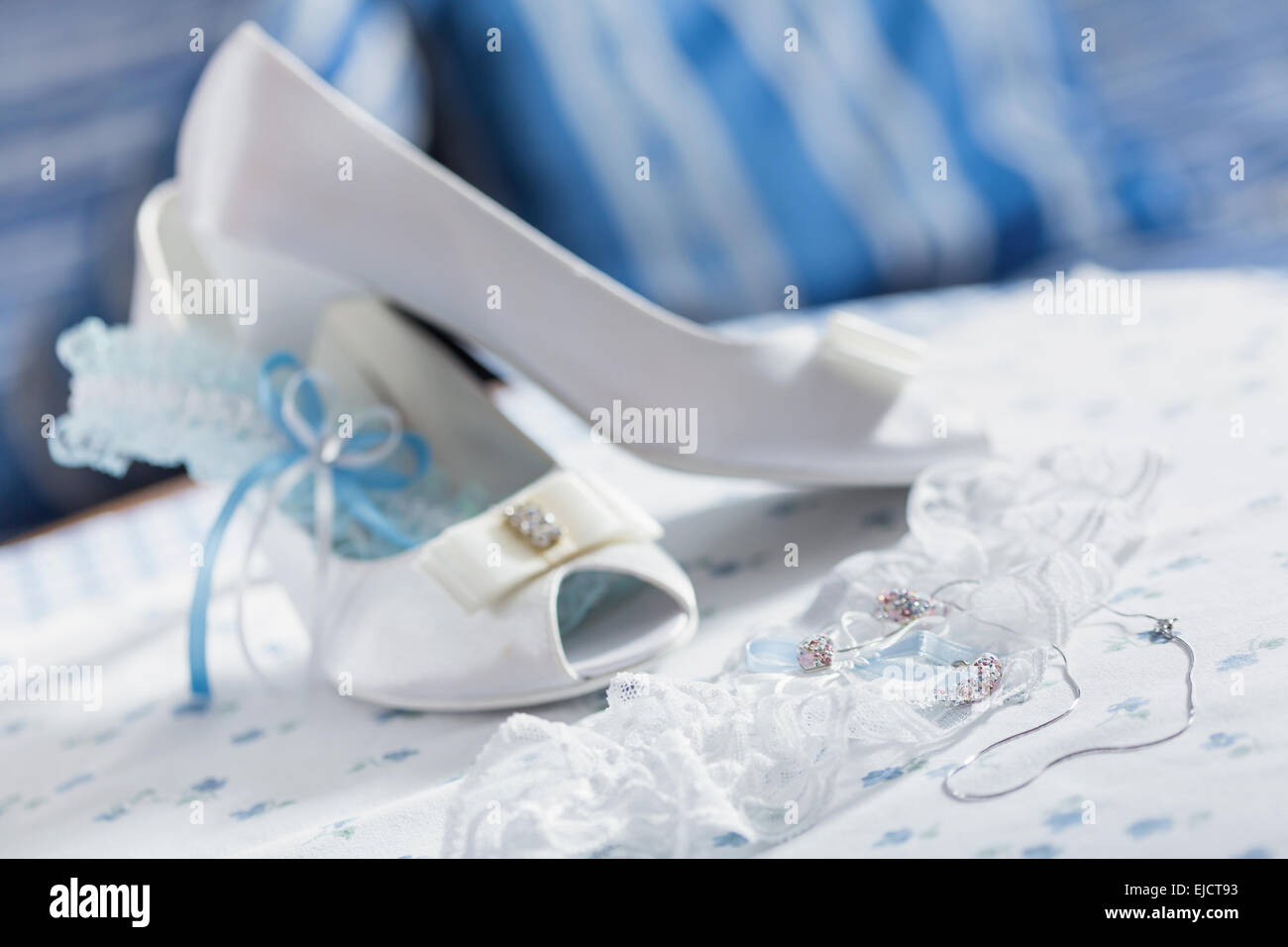 Chaussures de mariée porte-jarretelles Banque D'Images