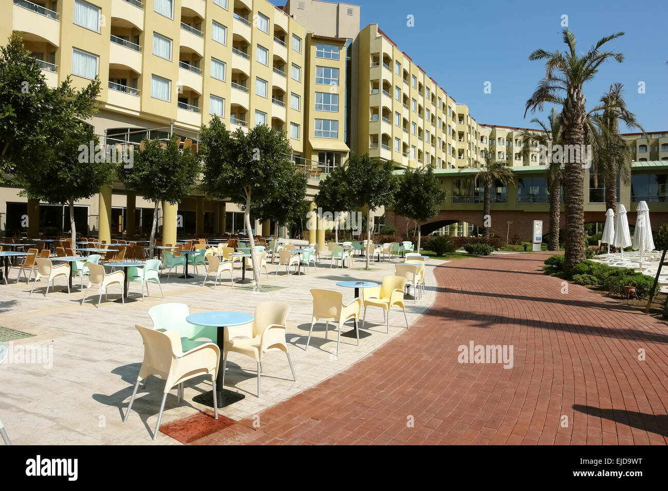 Les bâtiments et jardin dans high class hotel de la Turquie. Banque D'Images