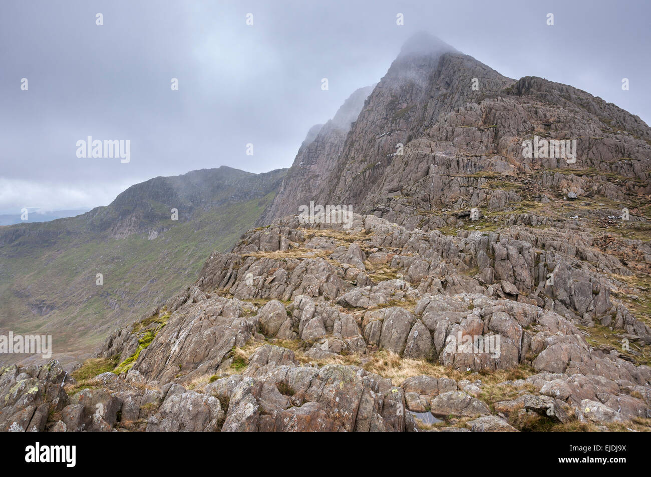 O Lliwedd, une crête de montagne rocheuse près du Mont Snowdon dans le Nord du Pays de Galles. Banque D'Images