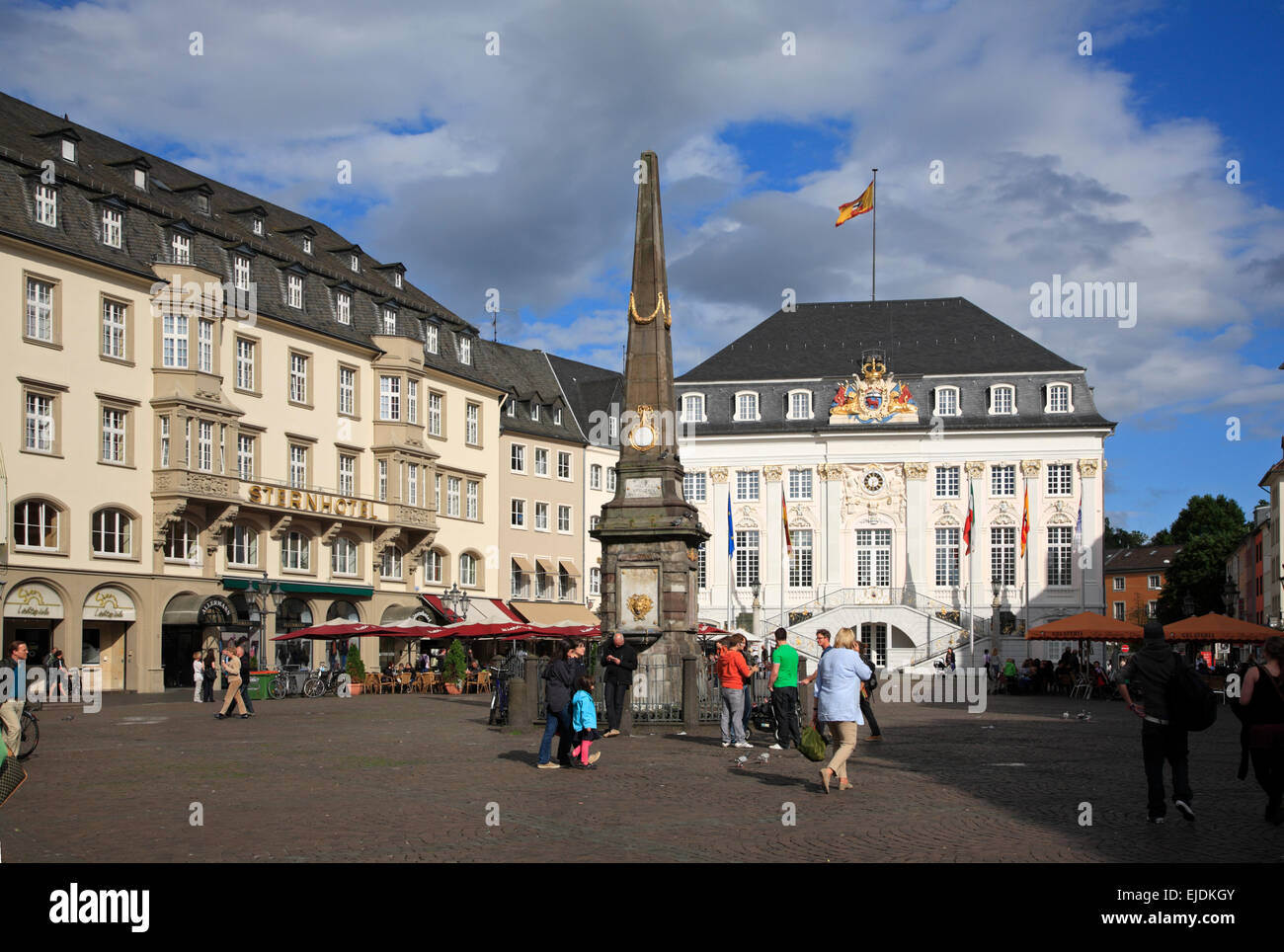 Bonn, place du marché et ancien hôtel de ville, Rhénanie du Nord-Westphalie, Allemagne, Europe Banque D'Images