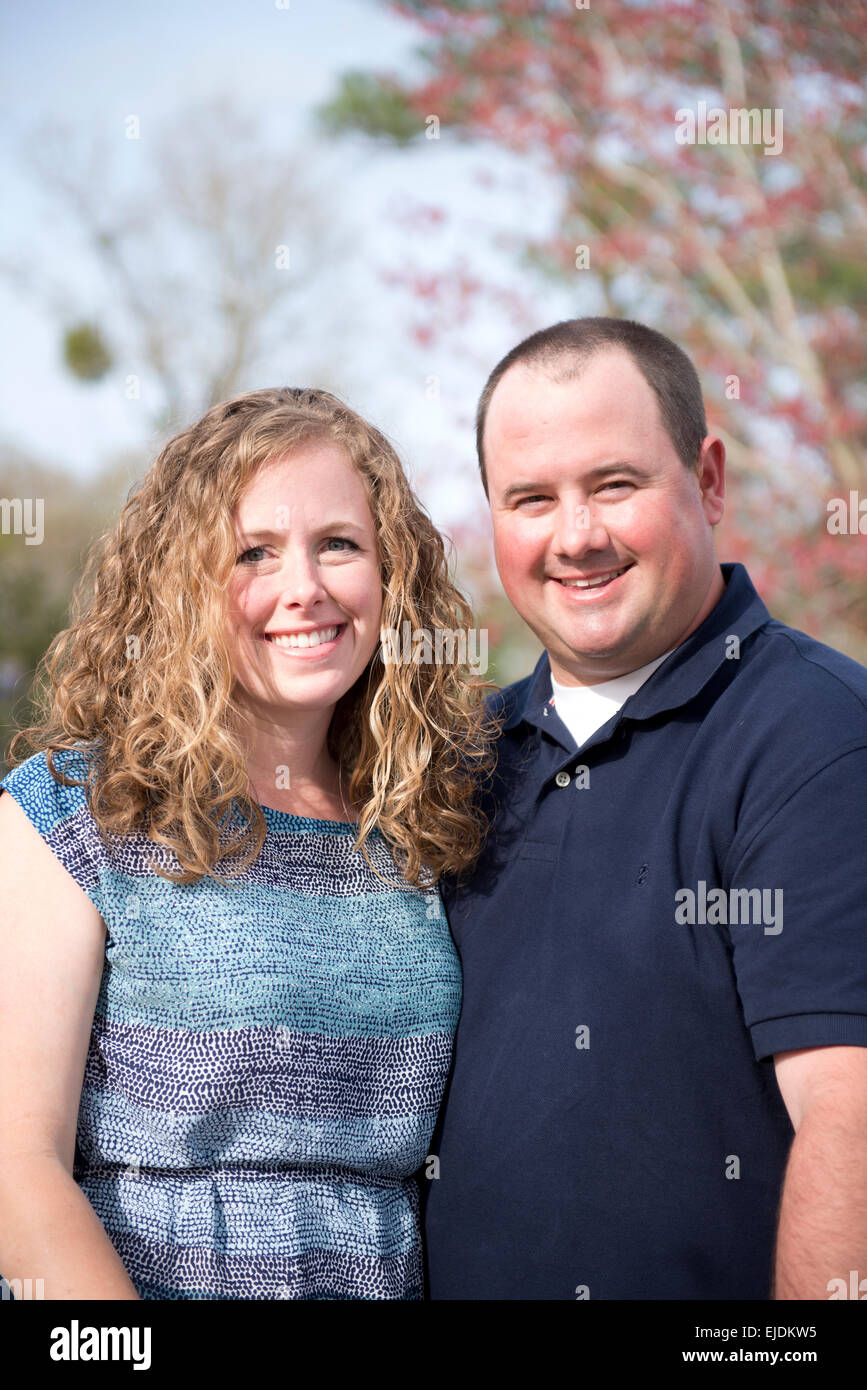 Couple at outdoor park, portrait Banque D'Images