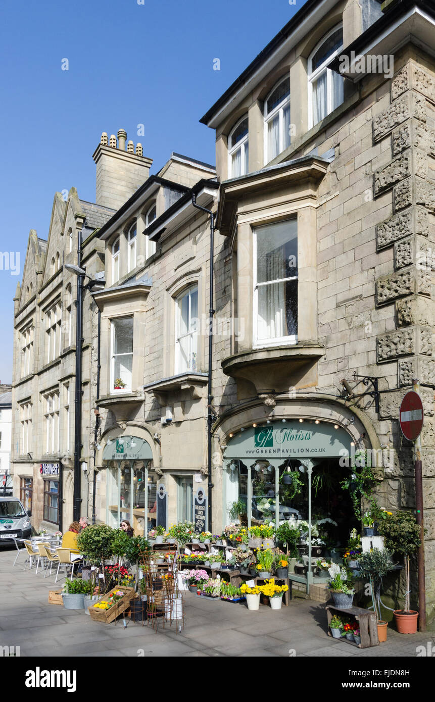 Pavillon vert fleuristes boutique sur terrasse Road dans la ville thermale de Buxton Derbyshire Banque D'Images
