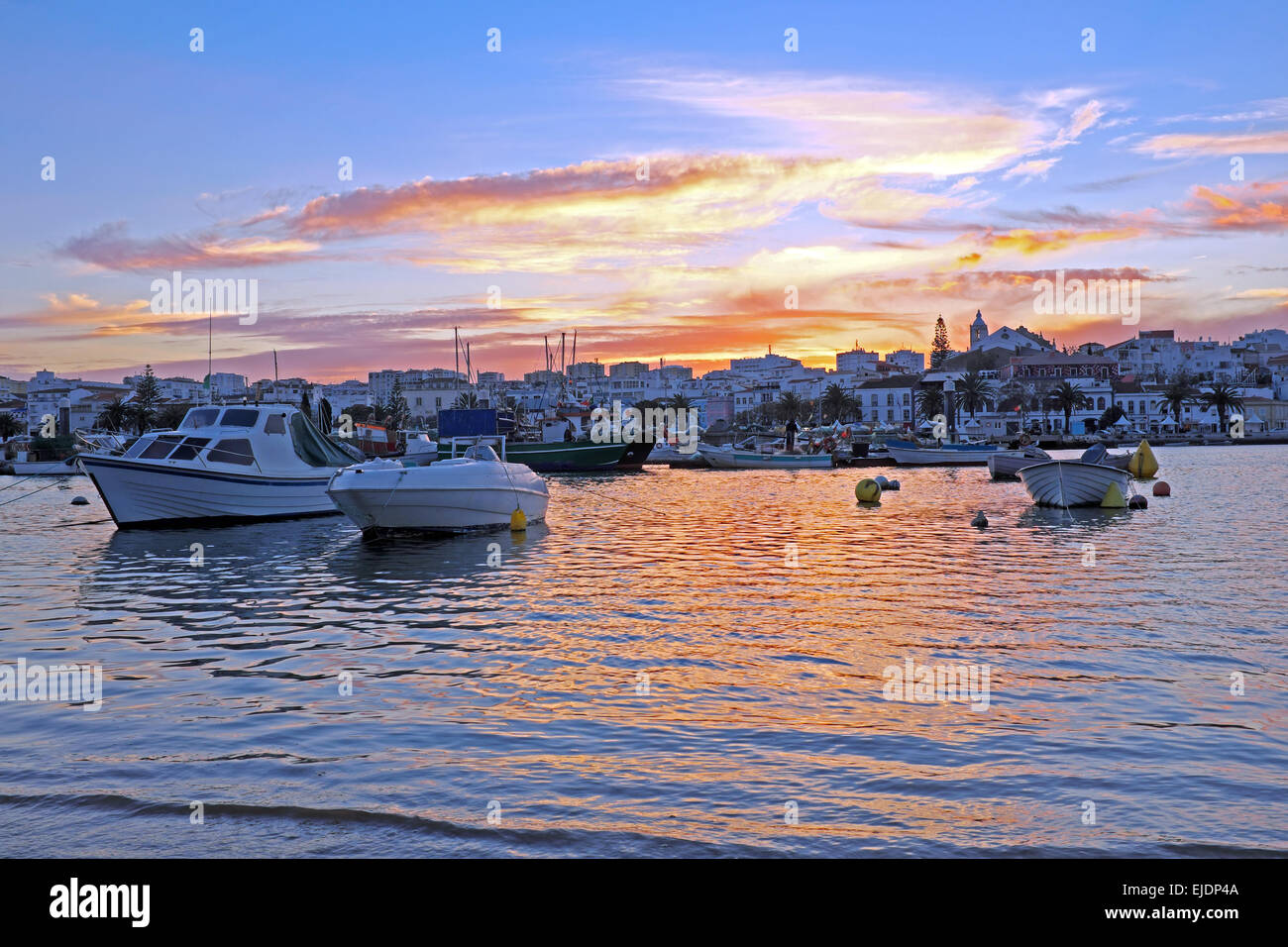 Port de Lagos dans l'Algarve au Portugal au coucher du soleil Banque D'Images