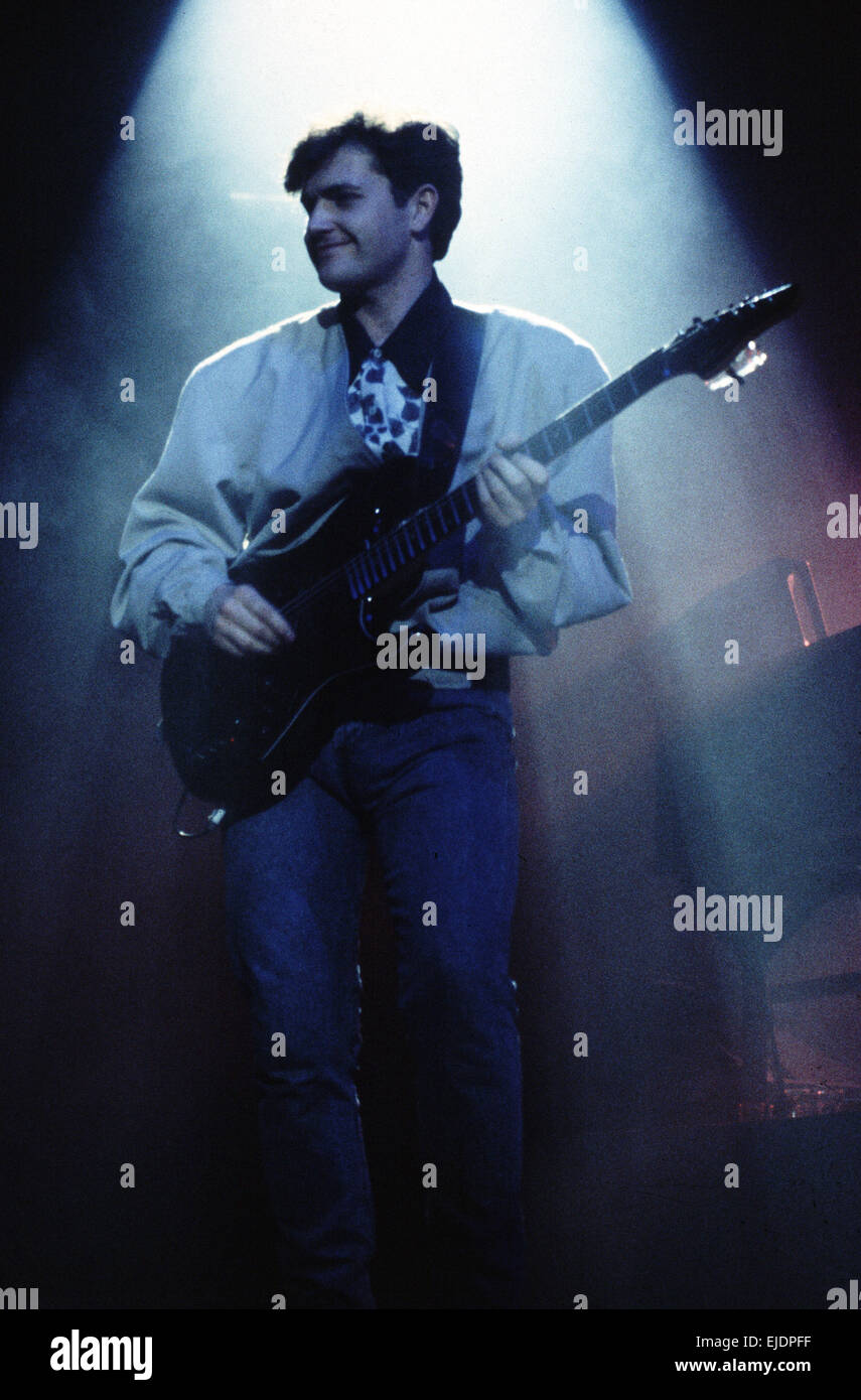 Charlie Burchill guitariste avec Simple Minds sur scène à Rome Banque D'Images
