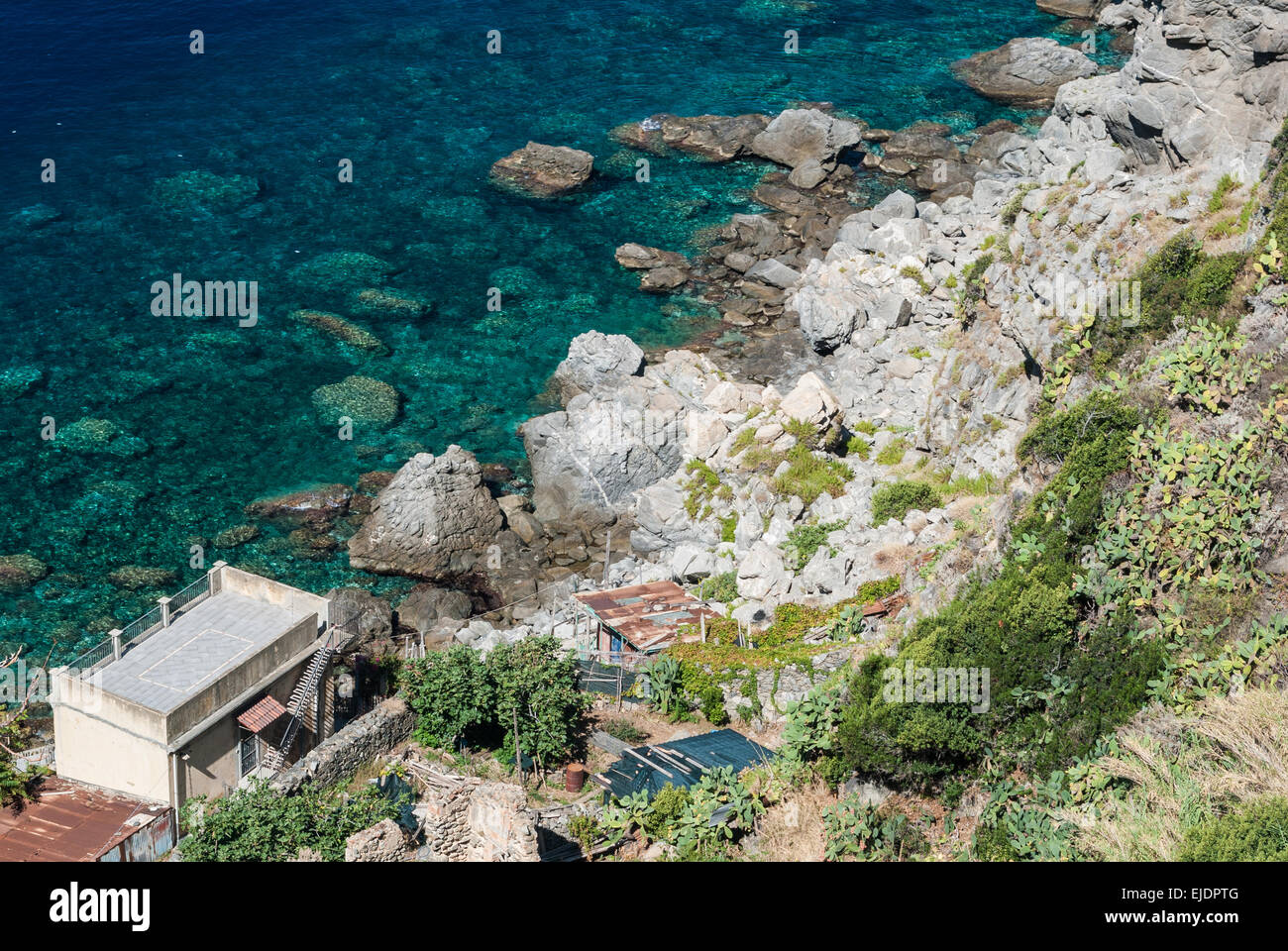 Maison solitaire dans la côte de Calabre (Sud de l'Italie) Banque D'Images