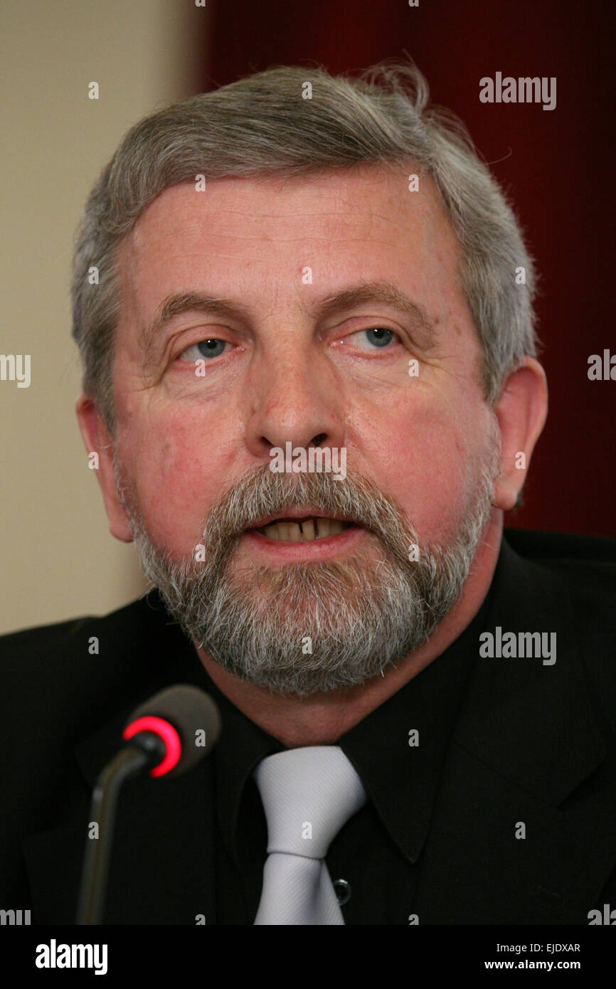 Le chef de l'opposition biélorusse Alaksandar Milinkievic assiste à la conférence Forum 2000 à Prague, en République tchèque, le 9 octobre 2007. Banque D'Images