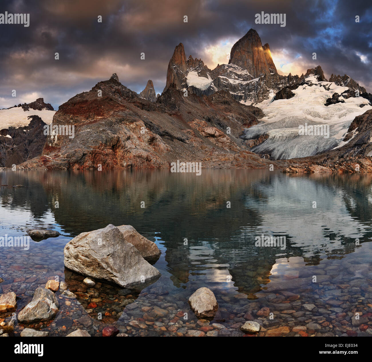Laguna de los Tres et le mont Fitz Roy au lever du soleil, en Patagonie, Argentine Banque D'Images