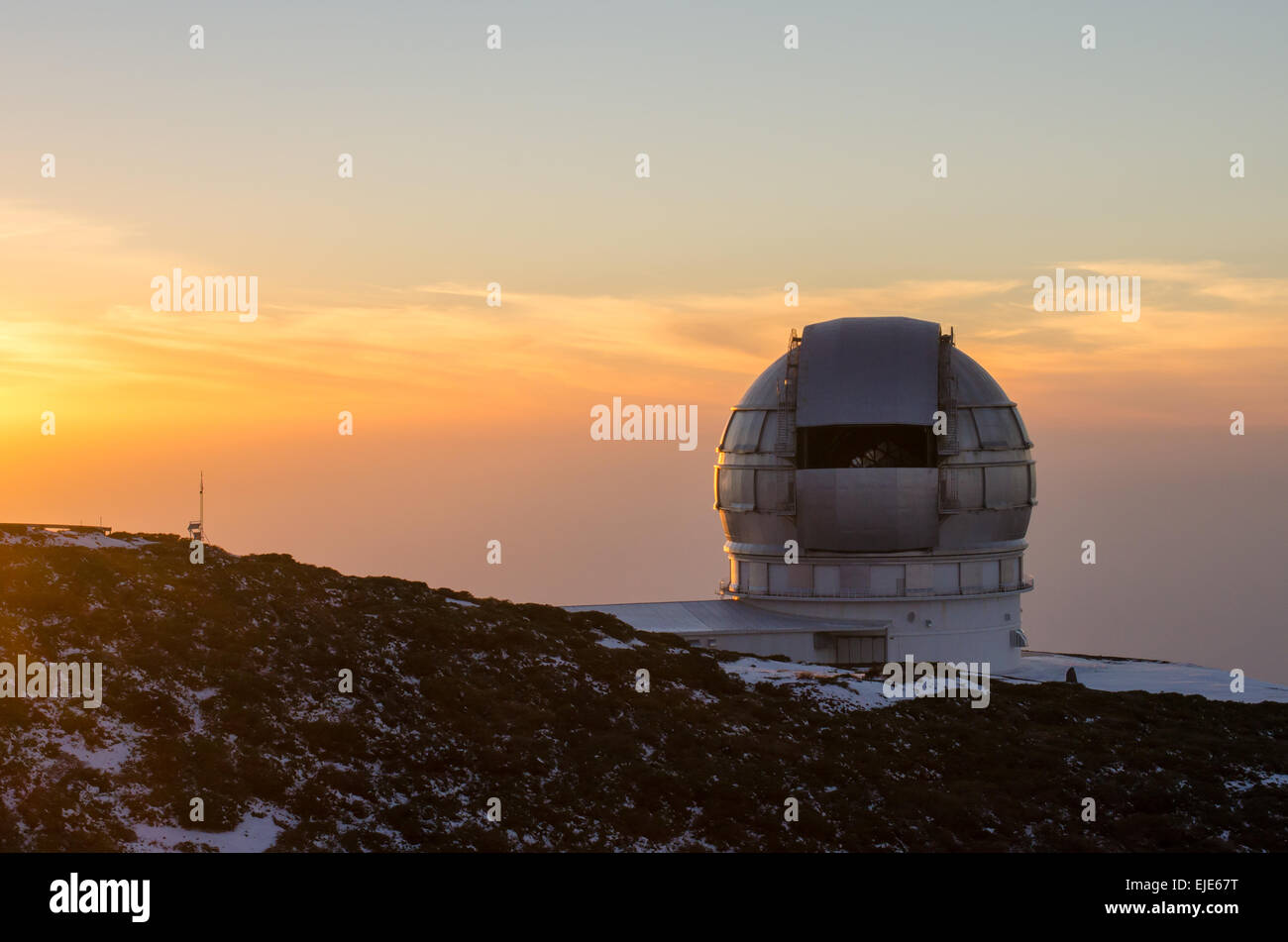 Coucher du soleil dans l'Observatoire de la Roque de los Muchachos, La Palma, îles canaries, espagne. Banque D'Images