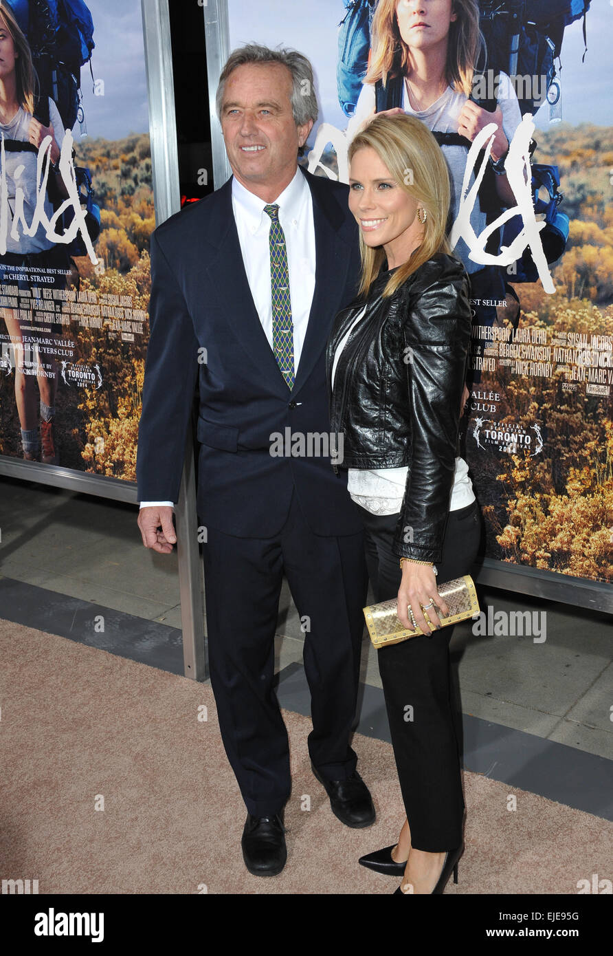 LOS ANGELES, CA - le 19 novembre 2014 : Cheryl Hines & mari Robert Kennedy Jr. au Los Angeles premiere de 'Wild' au Samuel Goldwyn Theatre, Los Angeles. Banque D'Images