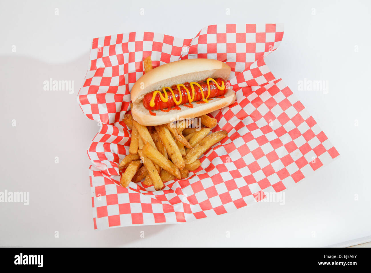 Hot-dog et frites Banque D'Images