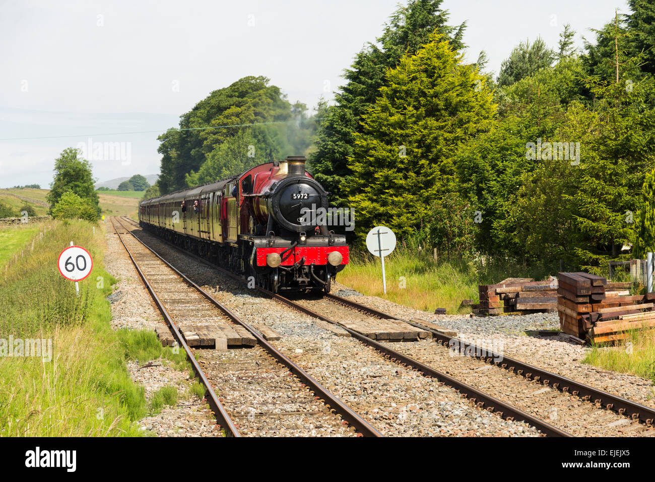 GIGGLESWICK, UK. 12 juillet 2014. Train à vapeur '5972' qui se présentent comme des Hall Olton Château Poudlard tire le train Express Assistants tour. Banque D'Images