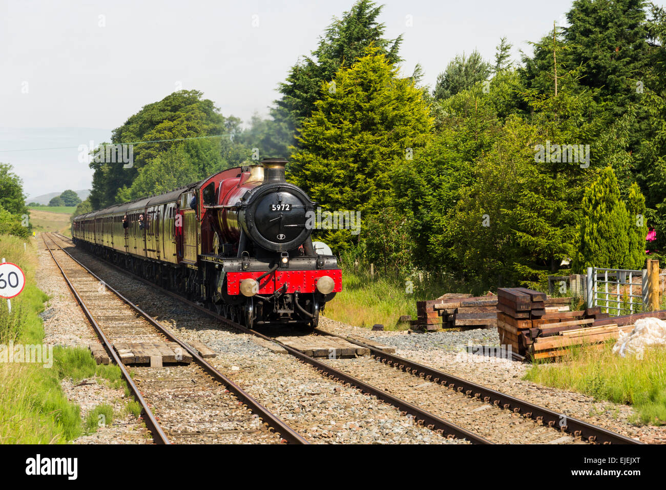 GIGGLESWICK, UK. 12 juillet 2014. Train à vapeur '5972' qui se présentent comme des Hall Olton Château Poudlard tire le train Express Assistants tour. Banque D'Images