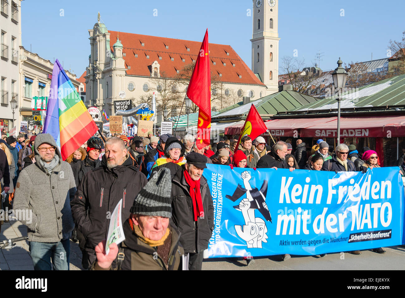 Anti-OTAN pacifiques de protestation sociale contre la politique agressive USA en Europe et la présence de l'Atlantique Nord de l'armée des forces militaires de l'Alliance. Banque D'Images