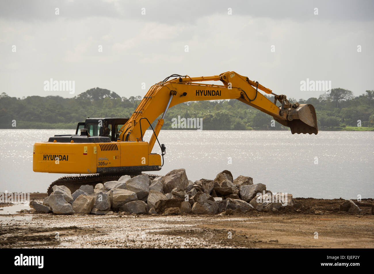 L'industrie à la banque du fleuve Corantijn, Apura, Suriname Banque D'Images