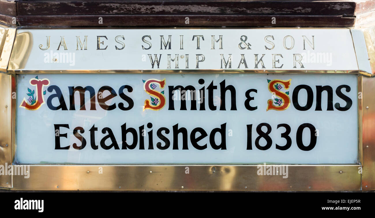 Signe pour James Smith & Sons, 1830 décideurs whip établi. Banque D'Images