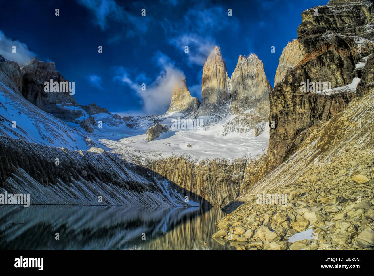 Vue panoramique des Torres del Paine dans Andes d'Amérique du Sud Banque D'Images