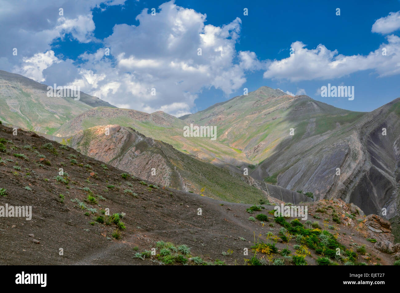 Scenic bold pics de montagne dans la région de Tochal, Iran Banque D'Images