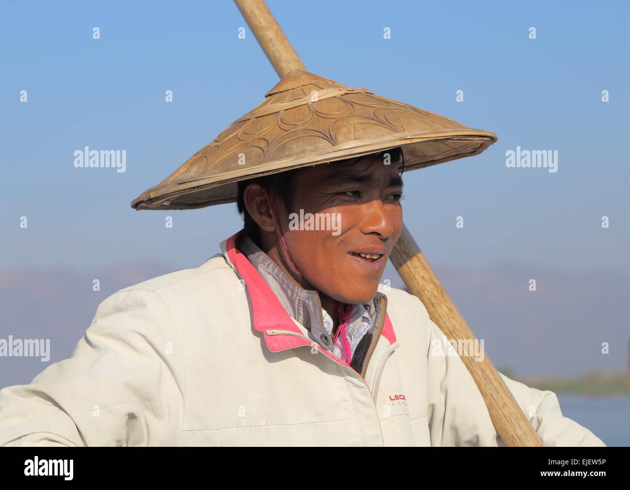 Pêcheur traditionnel, au Lac Inle Banque D'Images