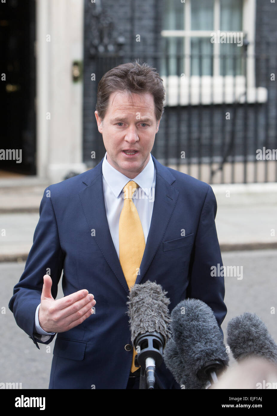 Nick Clegg, vice-premier ministre, ce qui donne une interview télévisée à Downing Street,London Banque D'Images