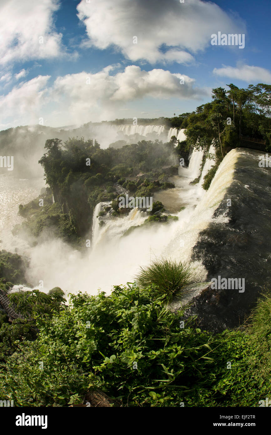 L'Argentine, Iguazu, San Martin, et Mbigua Bernabe Mendez cascades fish eye view Banque D'Images